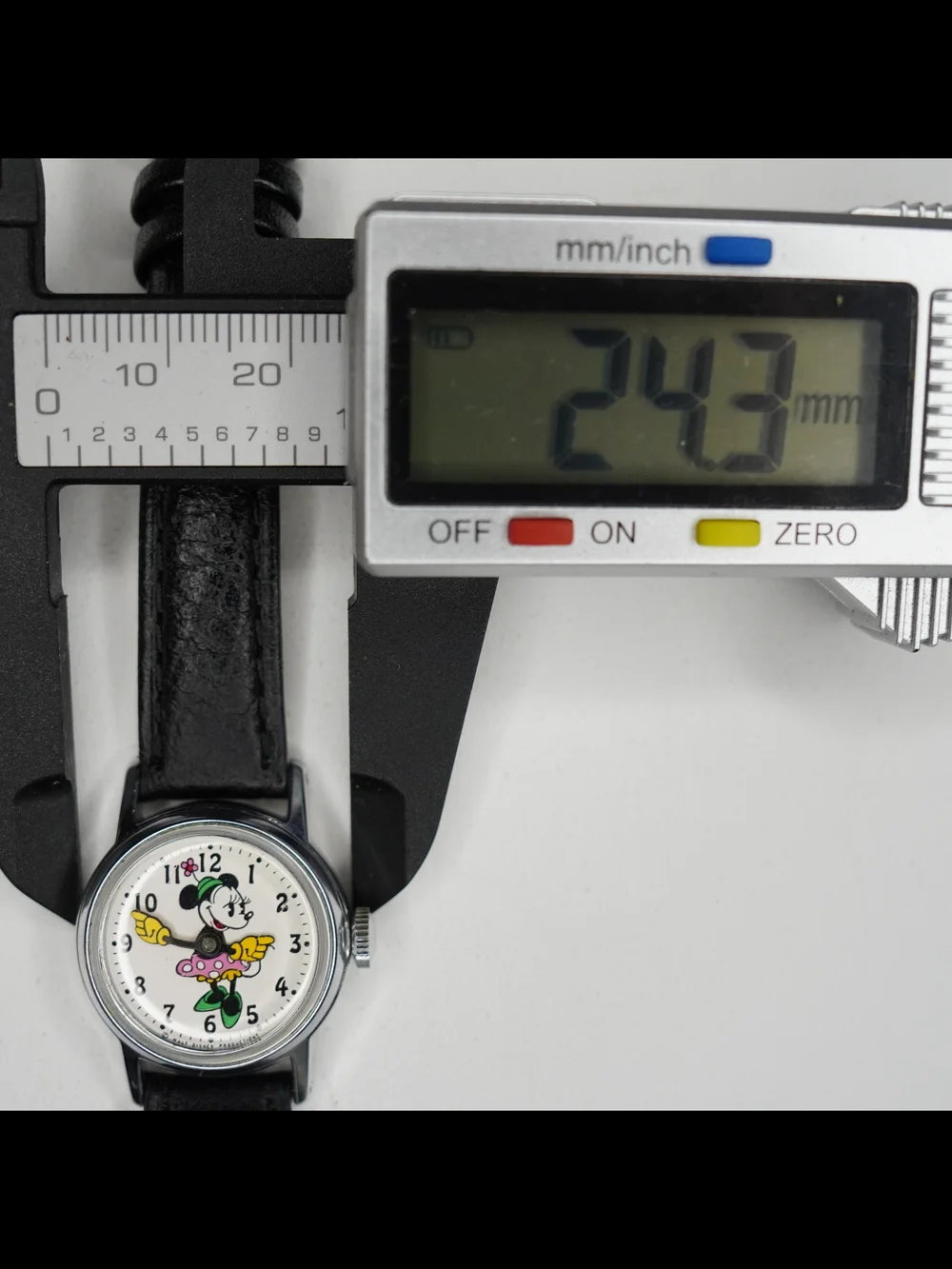 Vintage Disney Minnie Mouse Mechanical Wind-Up Ladies Watch Black Leather Band